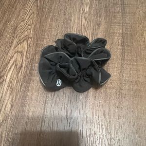 lululemon scrunchie